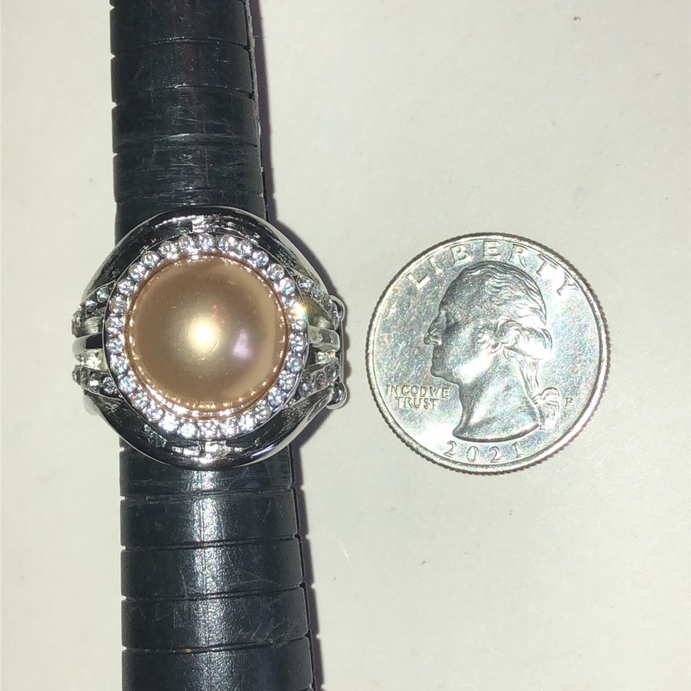 Peach Faux Pearl Rhinestone Halo Silver Tone Ring - Picture 5 of 5